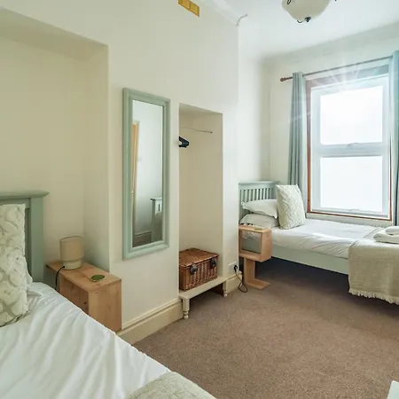 32 White Cross Road *